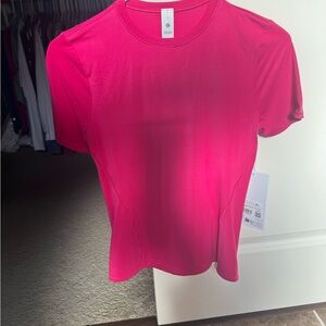 lululemon athletica Fuchsia Short Sleeve Tee